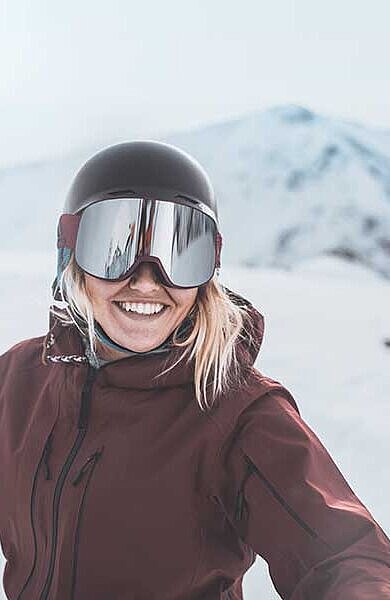 zwei Frauen haben Ski-Spaß im Skigebiet Hinterstoder und Wurzeralm